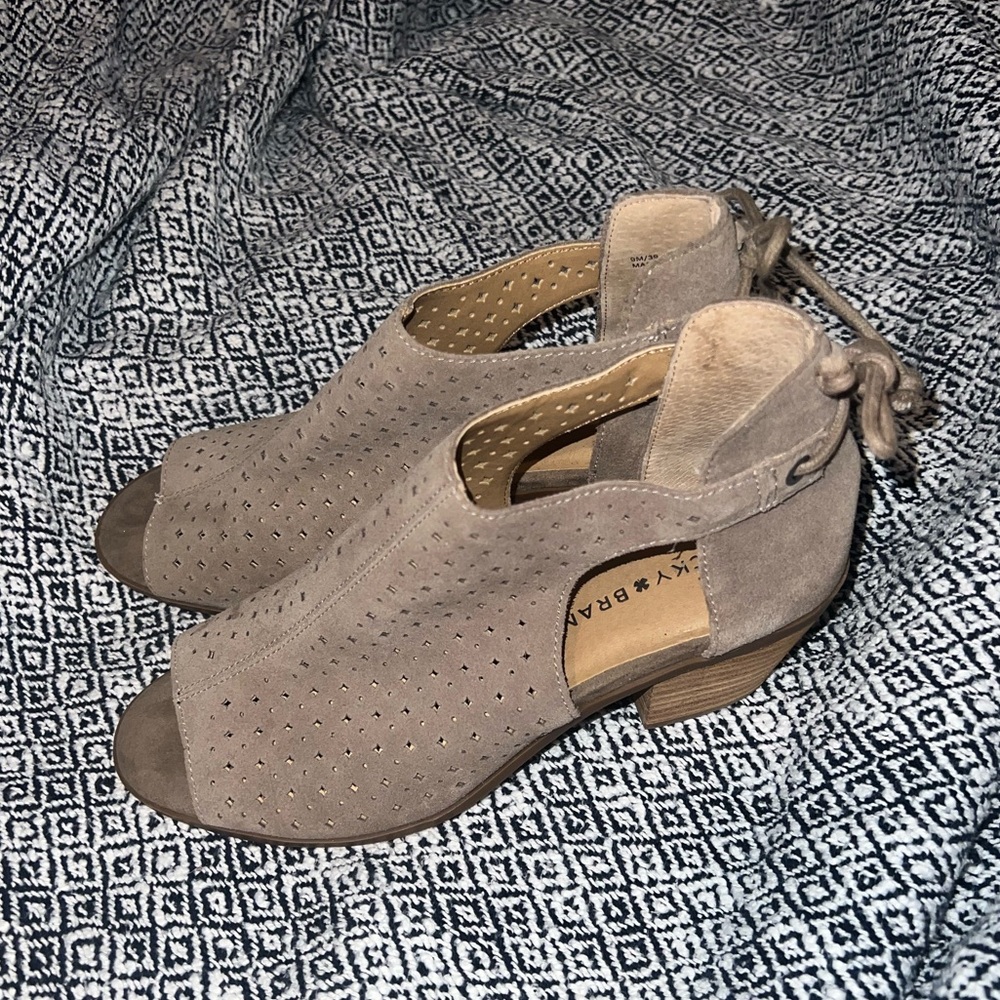 Size 9 lucky brand peep toe shoes
